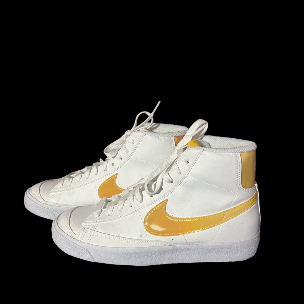 NIKE BLAZERS